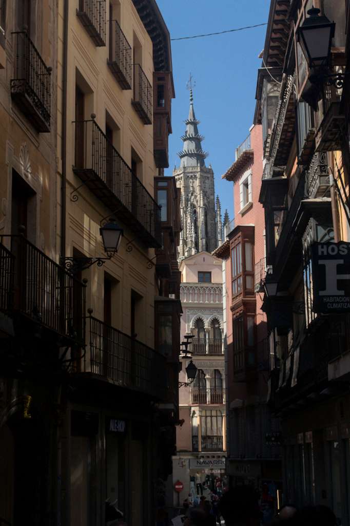  Calle con vista a la catedral